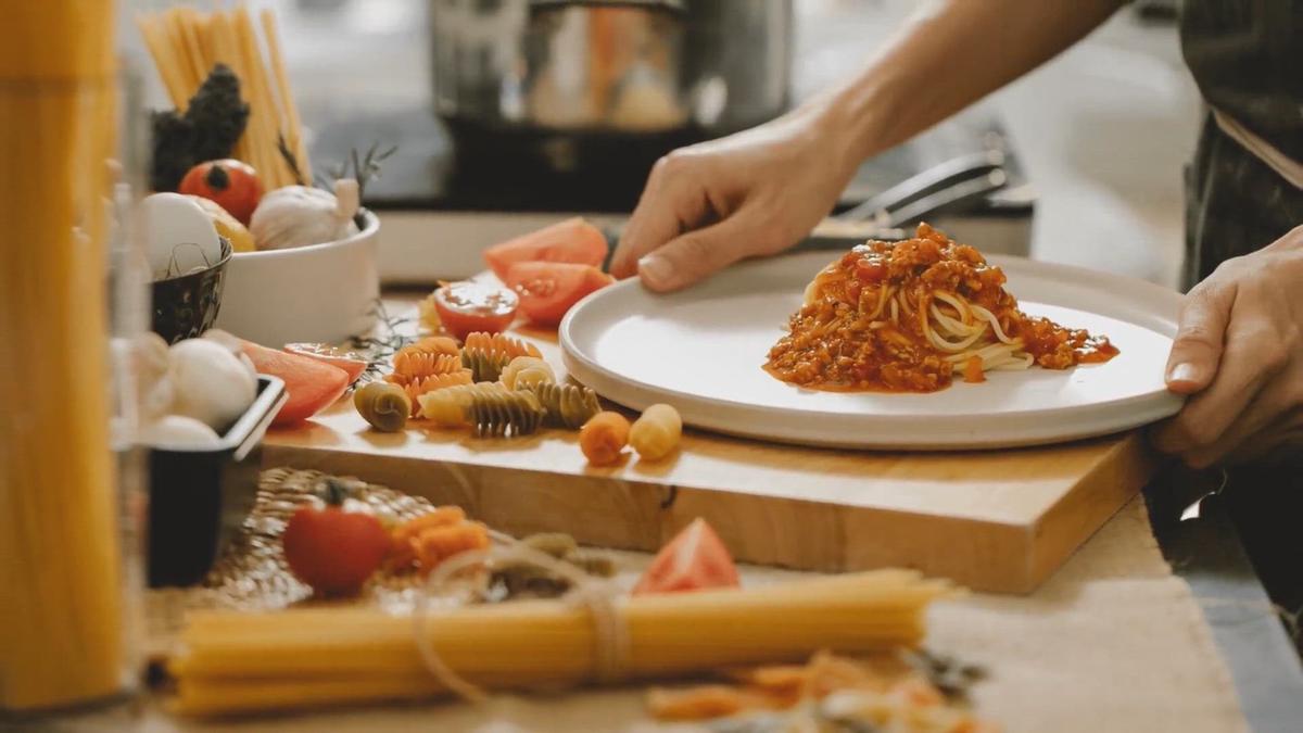 'Video thumbnail for Flickify Beispielvideo: Meisterkurs - Authentische Italienische Bolognese Kochen'